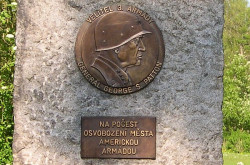 Pamětní desky a sochy