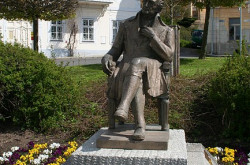 Pamětní desky a sochy