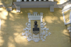 Pamětní desky a sochy