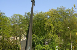 Pamětní desky a sochy